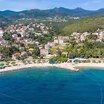 Stunning In With House Sea View 아파트 *
