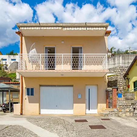 Lovely In With Kitchen Apartment