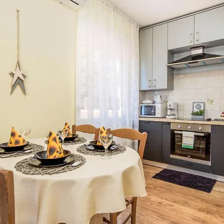 Lovely In With Kitchen